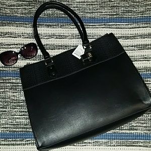 Beautiful black tote with nice details NEW